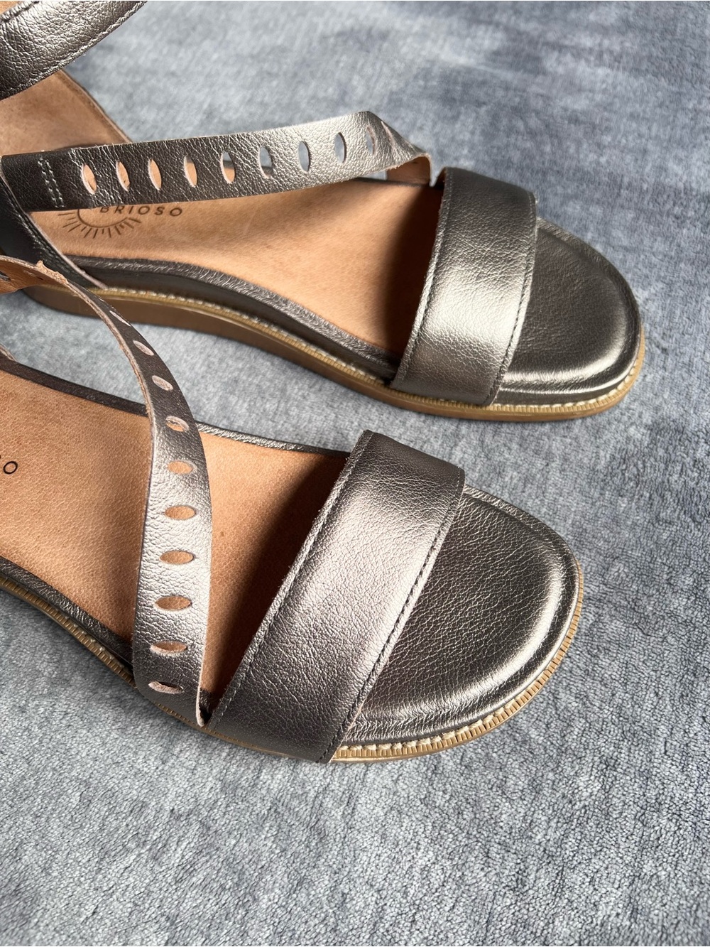 Brioso Vista Asymmetrical Strappy Flat Leather Sandals Sz 9.5 M Comfortable - Picture 4 of 15